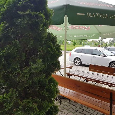 Hotelik Pod Baranami Siechnice Buitenkant foto
