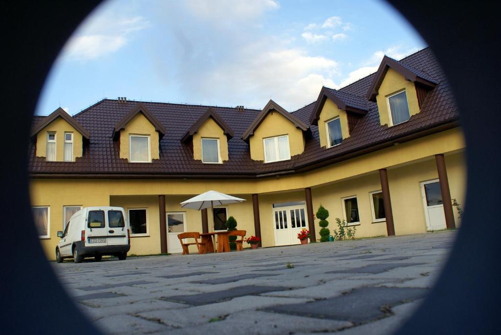 Hotelik Pod Baranami Siechnice Buitenkant foto