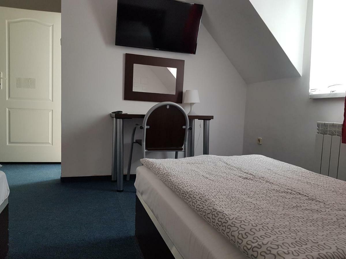 Hotelik Pod Baranami Siechnice Buitenkant foto