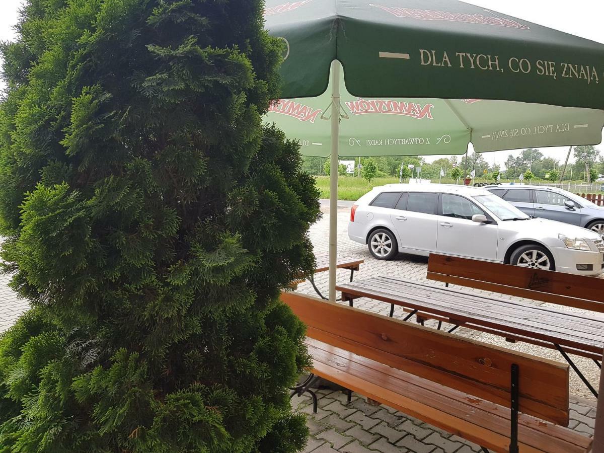 Hotelik Pod Baranami Siechnice Buitenkant foto