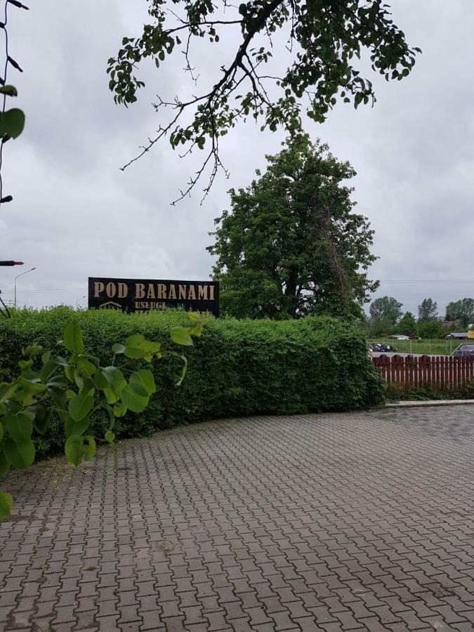 Hotelik Pod Baranami Siechnice Buitenkant foto